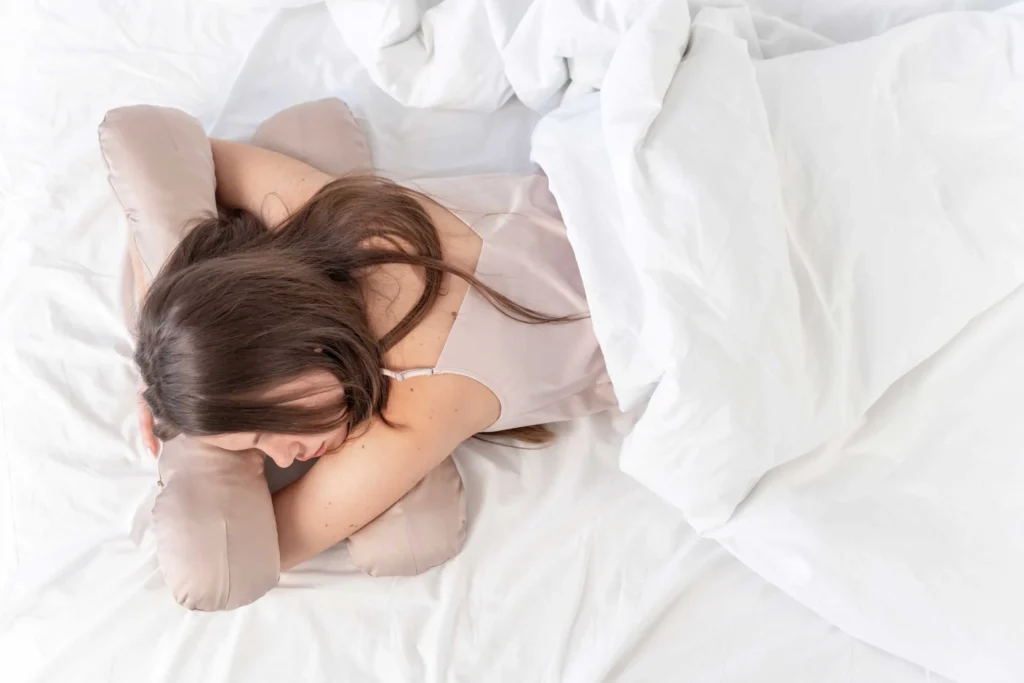 riesgos de dormir boca abajo