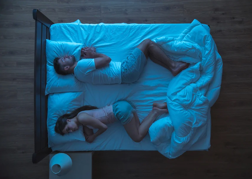 espasmos al dormir, pareja durmiendo